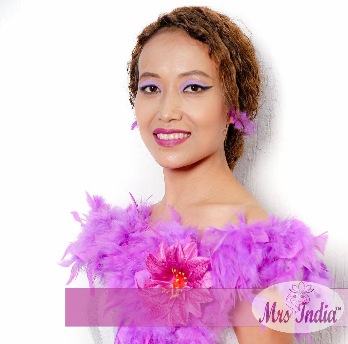 mrs-india-2017-winner-Duyu-Meena-Mudang